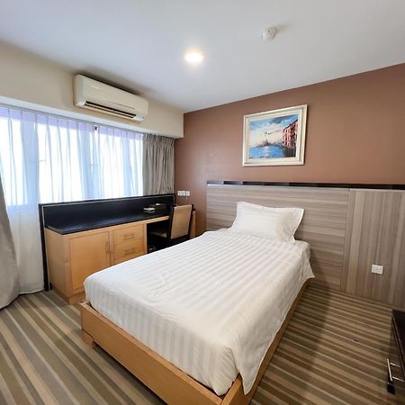 Hallmark Express Hotel Malacca Екстериор снимка